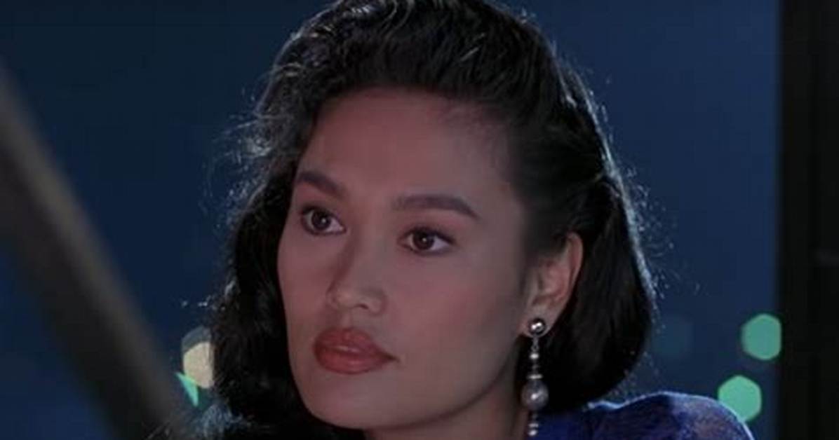 Cassandra in 'Wayne's World' 'Memba Her? !