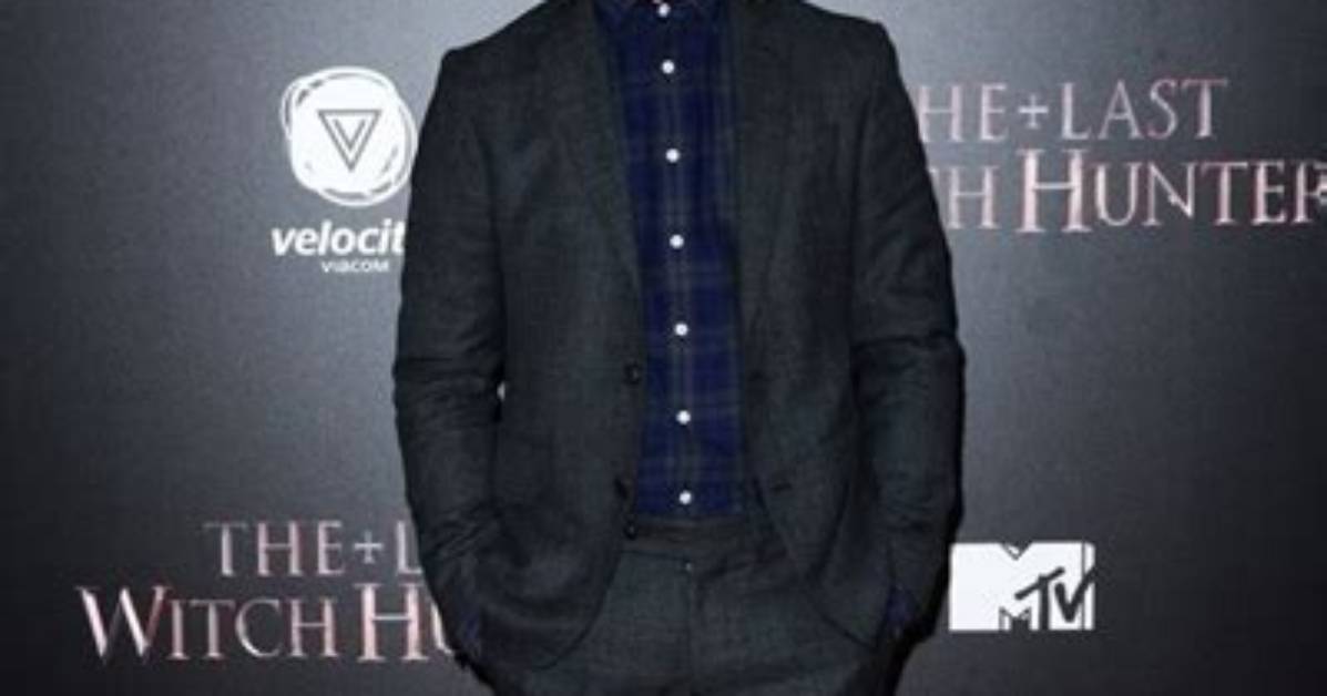 Elijah Wood Age, Weight, Height, Measurements ·