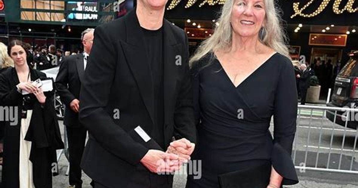Rachel Maddow – Biography, Partner, Wife, Girlfriend, Biography, Salary, Is She Gay or Lesbian?