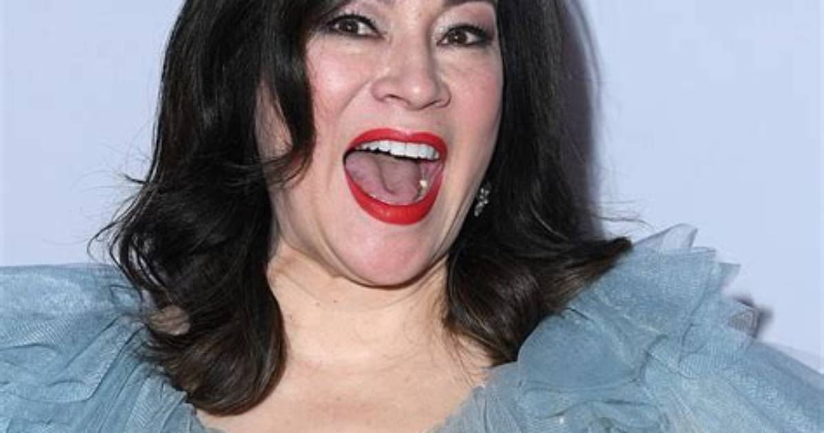 The Youthful Radiance of Jennifer Tilly: a Timeless Beauty